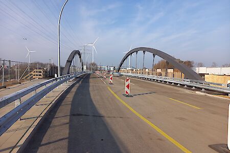 Finkenwerder Brücke: HPA stellt ersten Bauabschnitt fertig